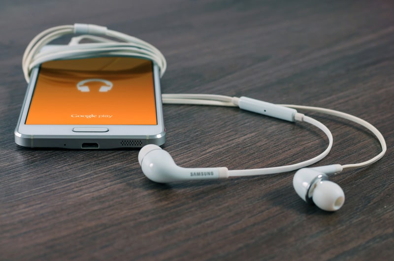 Listen to entertaining podcasts and get educated on English